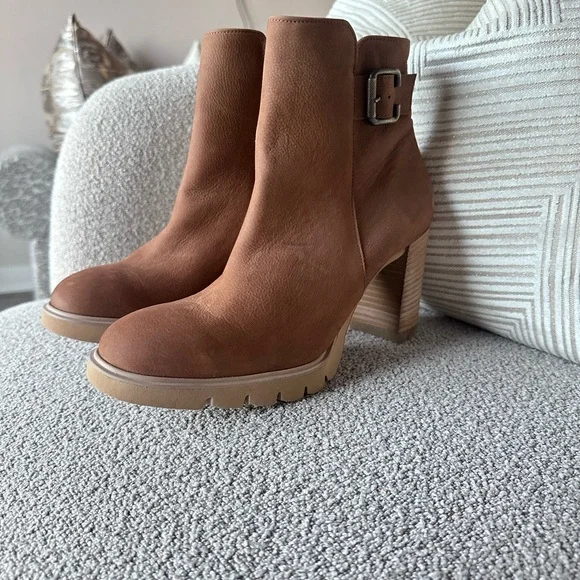 NEW!!! Paul Green Selma Lug Sole Bootie Women's Size 7 Toffee Nubuck - Picture 2 of 6